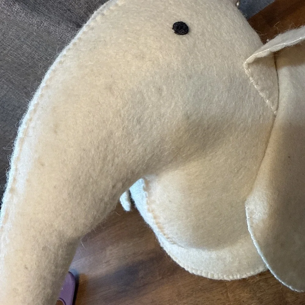 Fiona Walker Elephant Head With Sleepy Eyes And Gold Crown‎